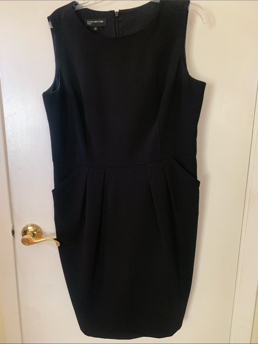 Jones New York Black Sleeveless Sheath Dress with Pocket Accents